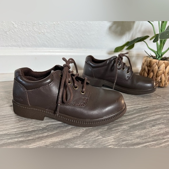 Clarks boys’ square toe lace up brown leather school shoes. Size 10.5 toddler - Picture 2 of 6